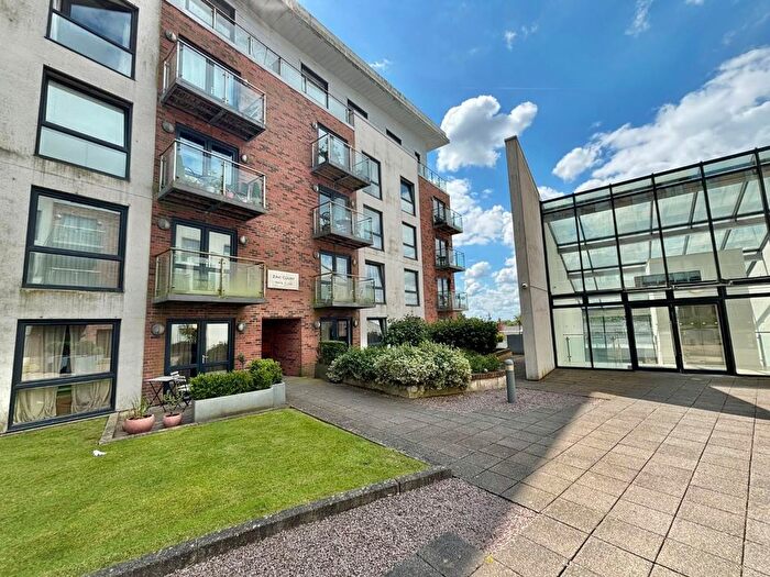 2 Bedroom Flat To Rent In Longfield Centre, Prestwich, Manchester, M25
