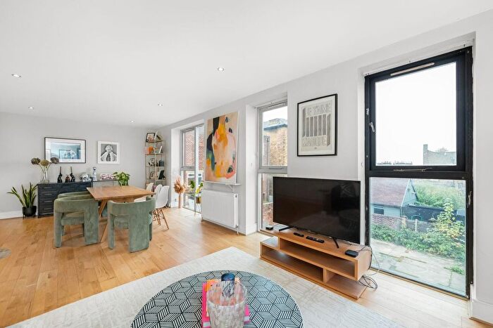 2 Bedroom Flat To Rent In Gipsy Hill, Crystal Palace, SE19