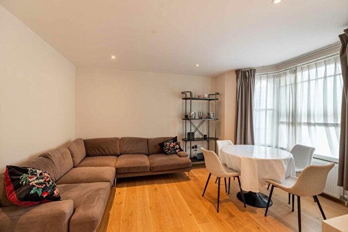 1 Bedroom Flat To Rent In Hillbrook House, Fulham, SW6