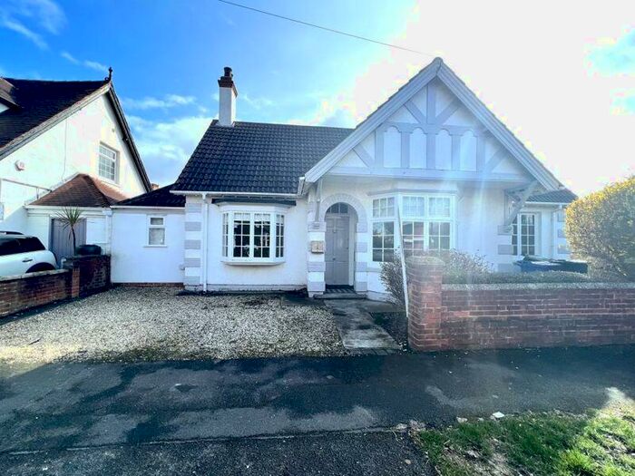 3 Bedroom Bungalow To Rent In Brooklands Avenue, Cleethorpes, DN35