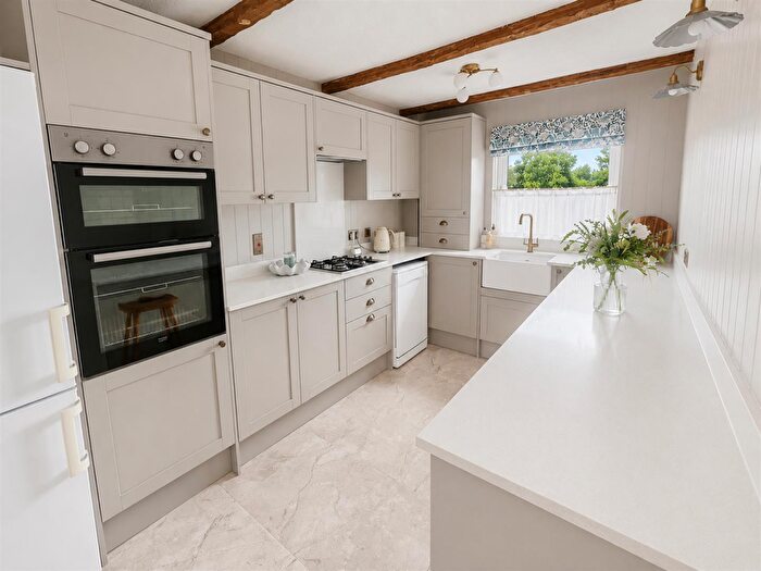 2 Bedroom Apartment To Rent In Watermead, Tadworth, KT20