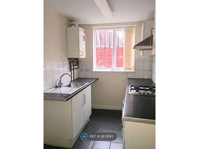 1 Bedroom Flat To Rent In Hollins Road, Oldham, OL8
