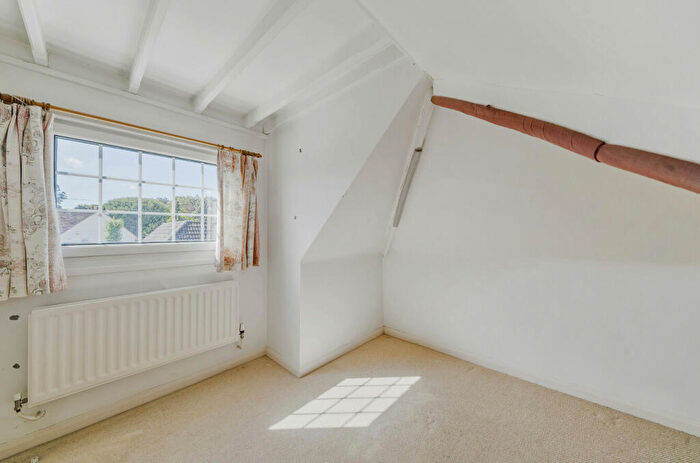 3 Bedroom Detached House For Sale In Highfield Avenue, Twyford, Winchester, Hampshire, SO21