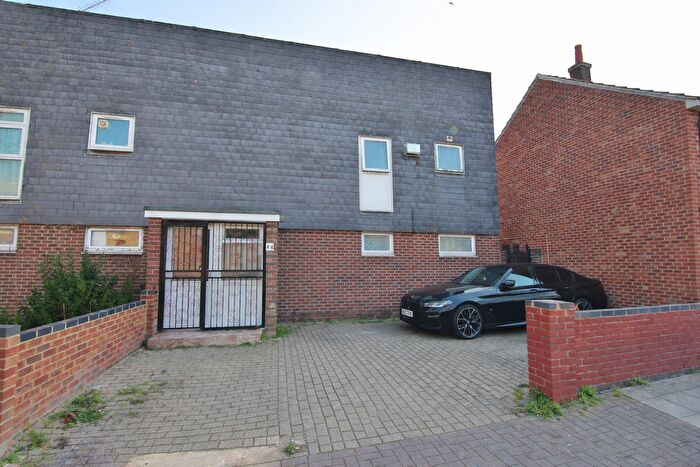 3 Bedroom End Of Terrace House For Sale In Malins Road, Buckland, PO2