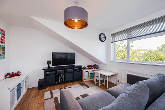 1 Bedroom Flat To Rent In Capworth Street, E10