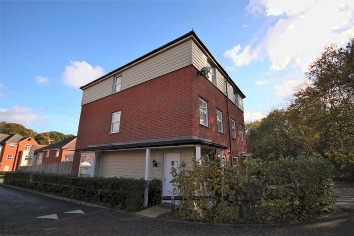 4 Bedroom Semi-Detached House To Rent In Castilian Way, Whiteley, PO15