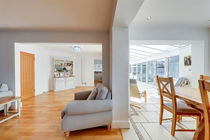 5 Bedroom Detached House For Sale In Hillside Avenue, Broadwater, Worthing, BN14