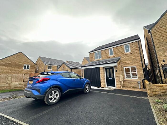 3 Bedroom House To Rent In Shuttle Close, Huddersfield, HD8