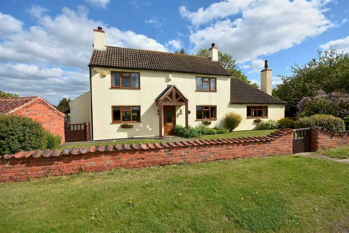 3 Bedroom Detached House For Sale In South Scarle Road, Collingham, Newark, NG23
