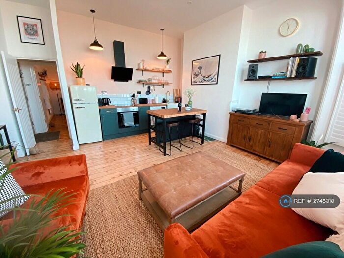 1 Bedroom Flat To Rent In Lewis Crescent, Cliftonville, Margate, CT9