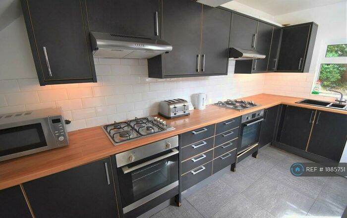 7 Bedroom Semi-Detached House To Rent In Wokingham Road, Reading, RG6