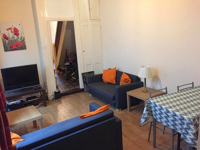 5 Bedroom House To Rent In Werfa Street, Roath, Cardiff, CF23