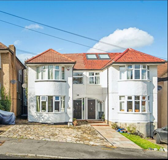 3 Bedroom Semi-Detached House For Sale In Oakleigh Drive, Croxley Green, Rickmansworth, WD3