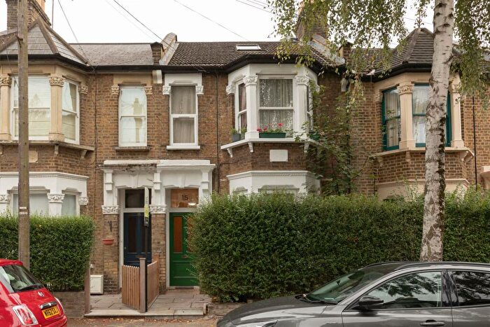 Flat To Rent In Third Avenue, London, E17
