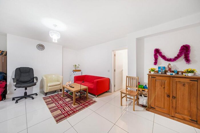 2 Bedroom Apartment For Sale In Woodhill, London, SE18