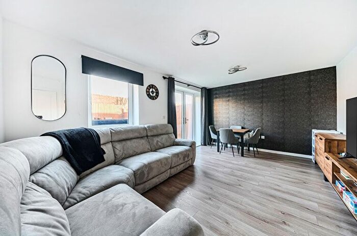 3 Bedroom Terraced House For Sale In Ashmore Close, Dartford, Kent, DA1