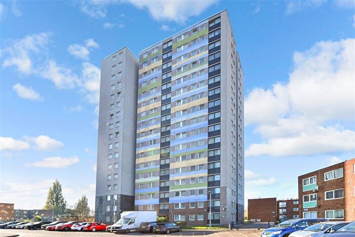2 Bedroom Flat For Sale In Harts Lane, Barking, Essex, IG11