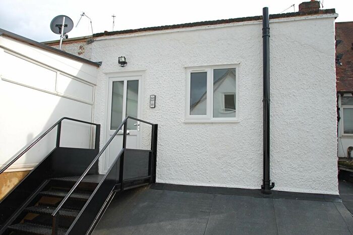 1 Bedroom Apartment To Rent In Churchfield Road, Chalfont St Peter, Buckinghamshire, SL9