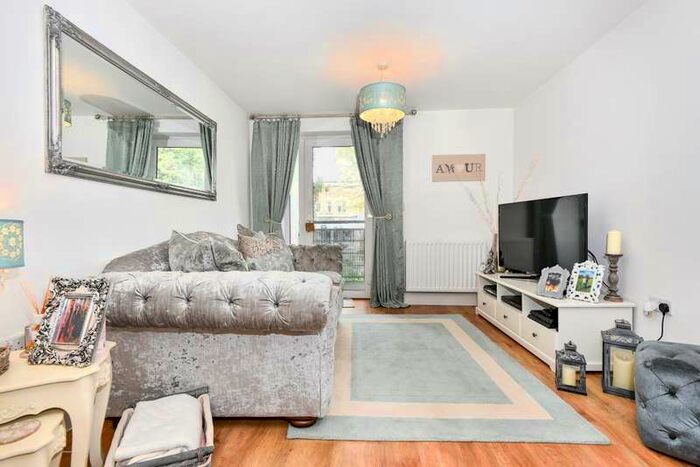 2 Bedroom Apartment To Rent In Kingsquarter, Maidenhead, SL6
