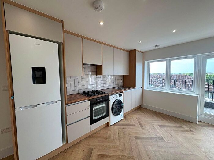 2 Bedroom Flat To Rent In London Road, Camberley, GU15