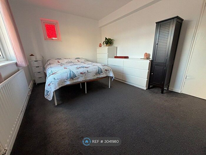 2 Bedroom Flat To Rent In Padnall Court, Romford, RM6