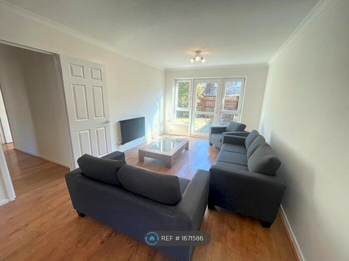 3 Bedroom Flat To Rent In Patrick Connolly Gardens, London, E3