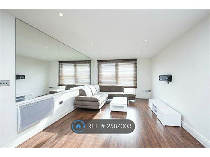 2 Bedroom Flat To Rent In Smugglers Way, London, SW18