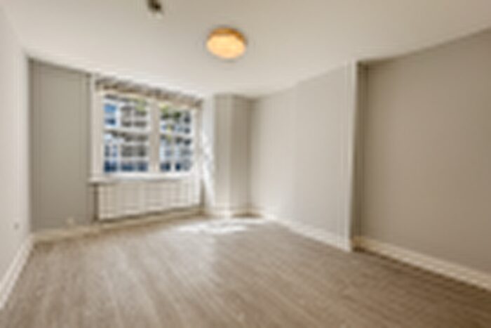 Studio To Rent In Burton Grove, Walworth Village, London, SE17