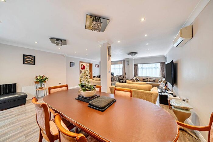 4 Bedroom Detached House For Sale In Bengeworth Road, Harrow, HA1