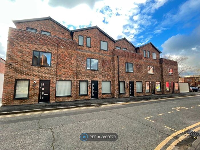 2 Bedroom Flat To Rent In Warwick Place, Uxbridge, UB8