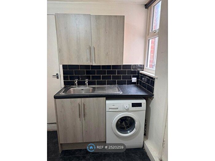 2 Bedroom Flat To Rent In Sunderland Road, Gateshead, NE8