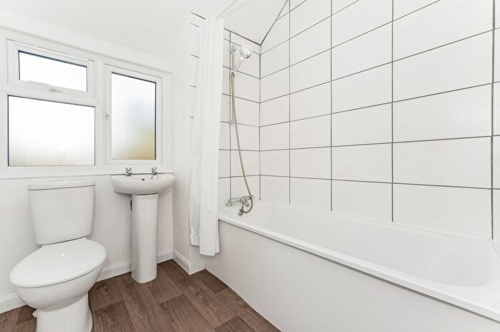 3 Bedroom Flat To Rent In Croydon Road, Beckenham, BR3