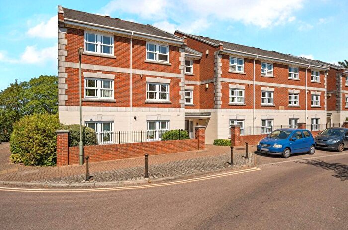 1 Bedroom Flat For Sale In St. Lukes Square, Guildford, Surrey, GU1