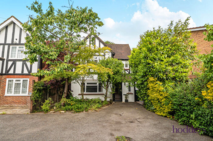 3 Bedroom Detached House For Sale In New Haw, Surrey, KT15