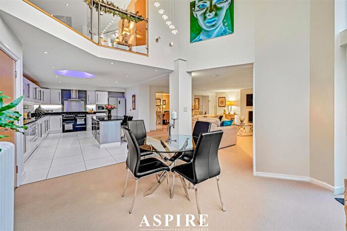 3 Bedroom Town House For Sale In Uplands Park Road, Rayleigh, SS6