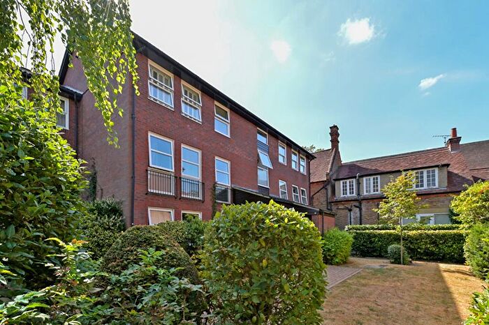 2 Bedroom Apartment To Rent In Fountain Gardens, Windsor, Berkshire, SL4