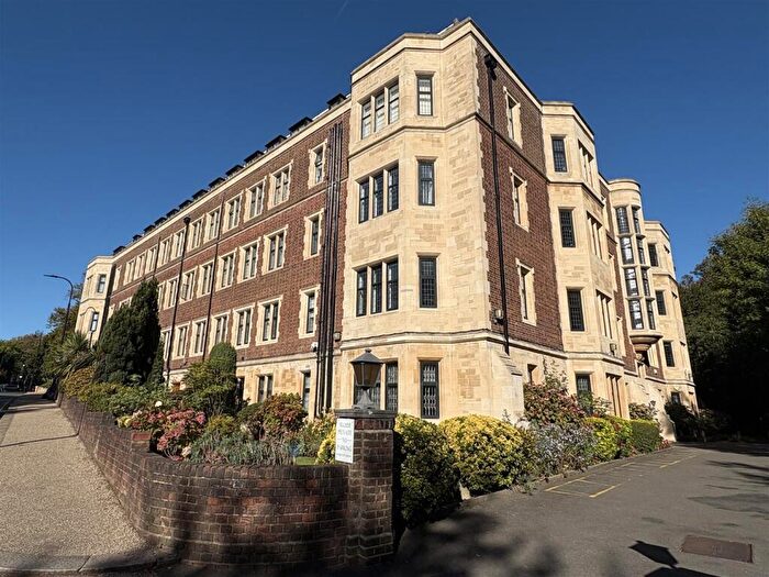 4 Bedroom Flat To Rent In East Heath Road Hampstead, NW3