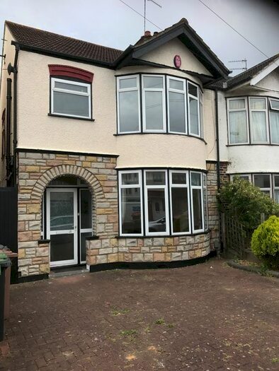 3 Bedroom Semi-Detached House To Rent In Bishopscote Road, Luton, LU3