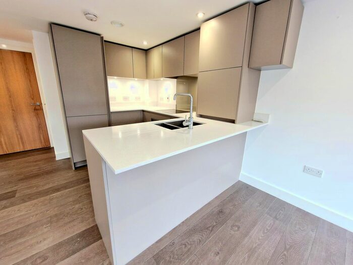 2 Bedroom Flat To Rent In Watling Street, Radlett, WD7