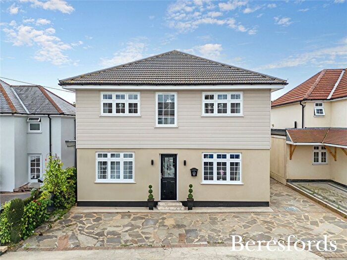 5 Bedroom Detached House To Rent In Hatch Road, Pilgrims Hatch, CM15