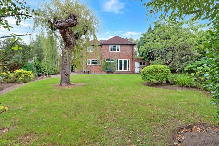 4 Bedroom Detached House For Sale In Church Road, Earley, RG6
