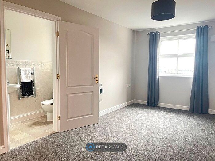 2 Bedroom Flat To Rent In Adlington Place, Poynton, Stockport, SK12