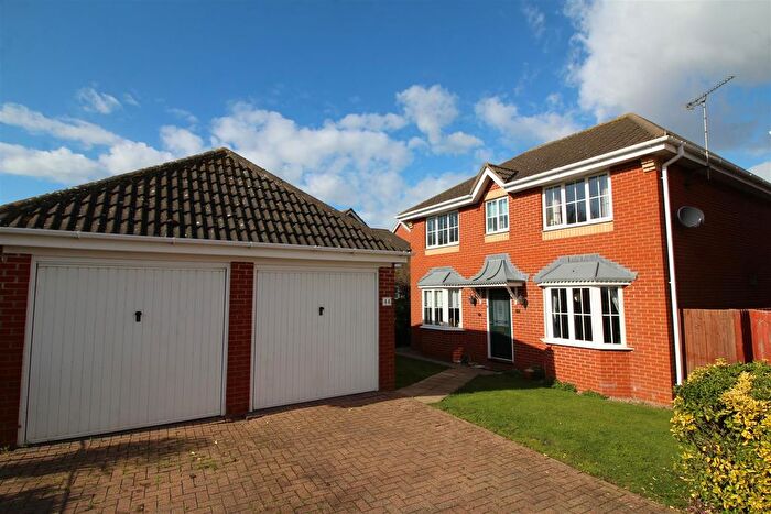 4 Bedroom Detached House For Sale In Park Farm Way, Peterborough, PE2