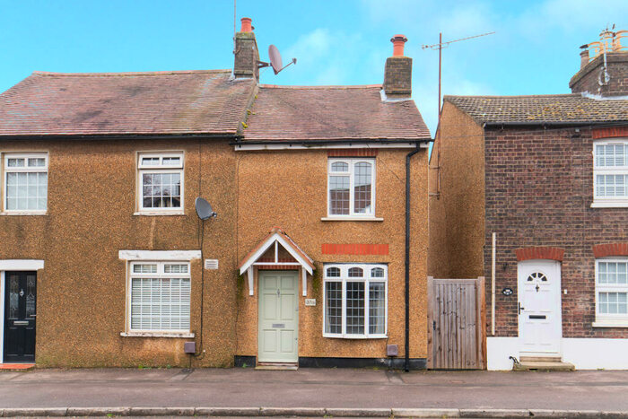 2 Bedroom Cottage To Rent In Front Street, Slipend, Luton, Bedfordshire, LU1