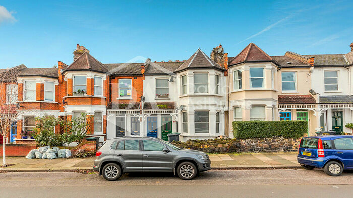 2 Bedroom Apartment To Rent In North View Road, Hornsey, London, N8