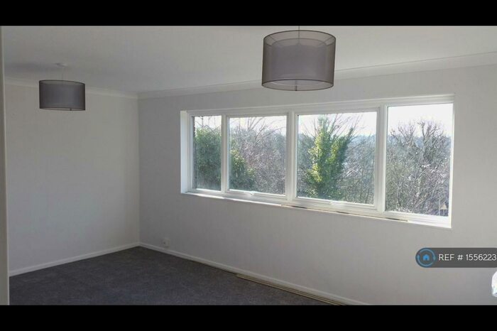 2 Bedroom Flat To Rent In Reddington Close, South Croydon, CR2