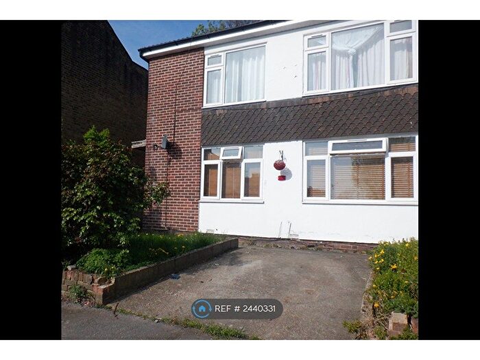 2 Bedroom Maisonette To Rent In Derby Court, Enfield, EN3