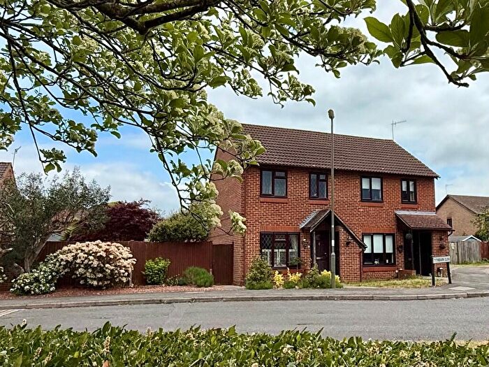 3 Bedroom Semi-Detached House For Sale In Tythebarn Close, Burpham, GU4