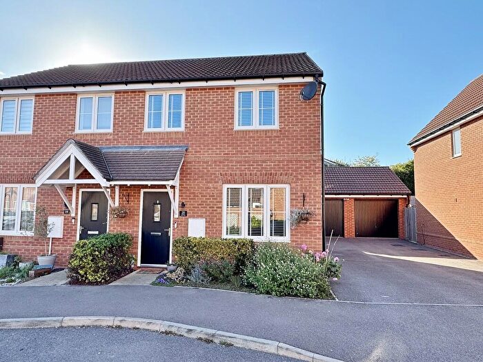 3 Bedroom Semi-Detached House For Sale In Juno Close, Fareham, PO14