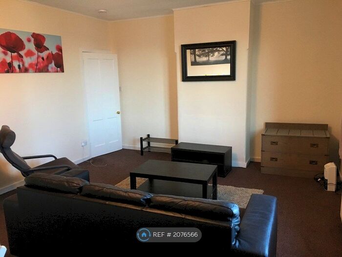 2 Bedroom Flat To Rent In Stenhouse Drive, Edinburgh, EH11